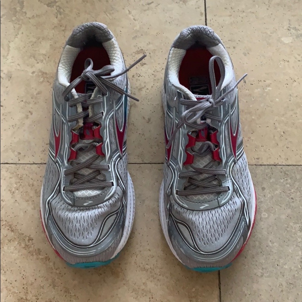 BROOKS ghost sneakers. 8th edition